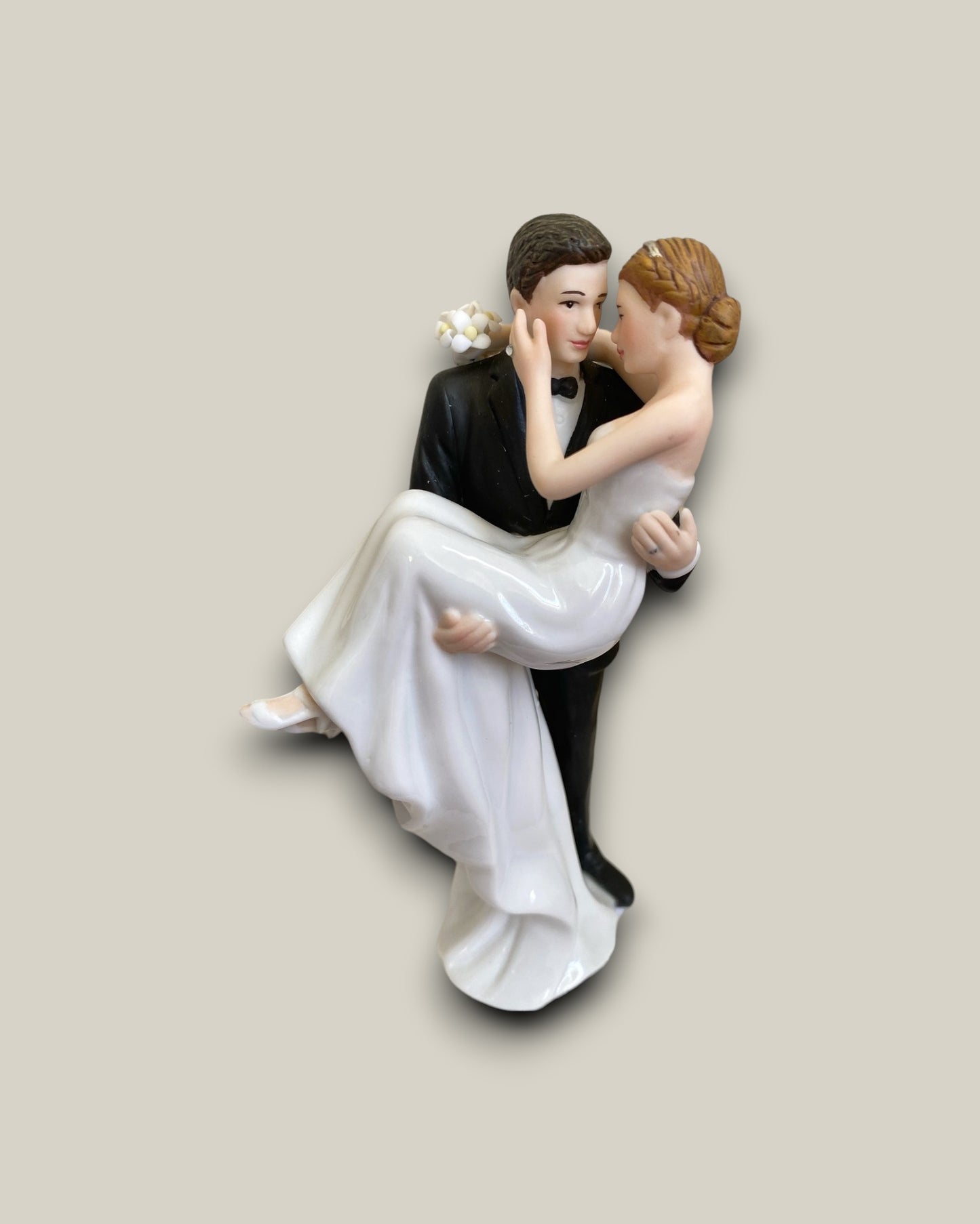 TOPO DE BOLO BELLA HOLDING | ETIQUETTE