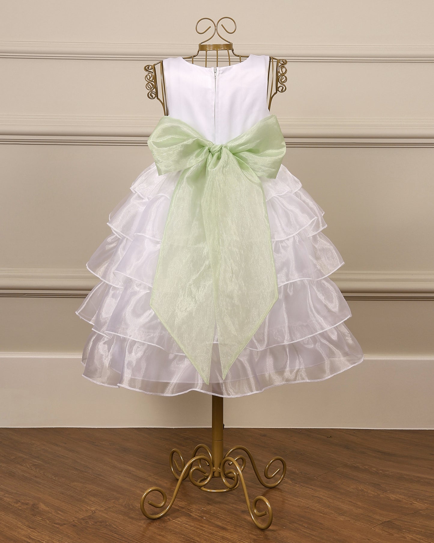 Vestido para daminha Babado branco com saia de organza em camadas e faixa opcional da Etiquette