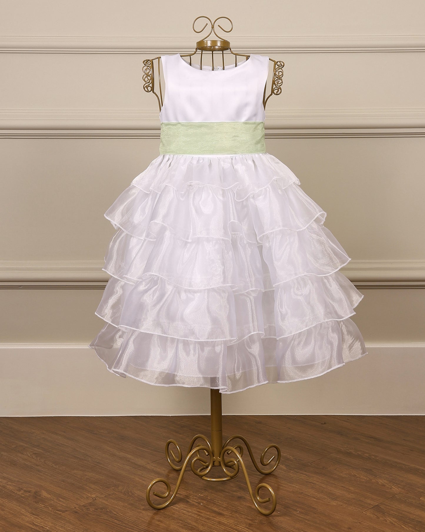 Vestido para daminha Babado branco com saia de organza em camadas e faixa opcional da Etiquette