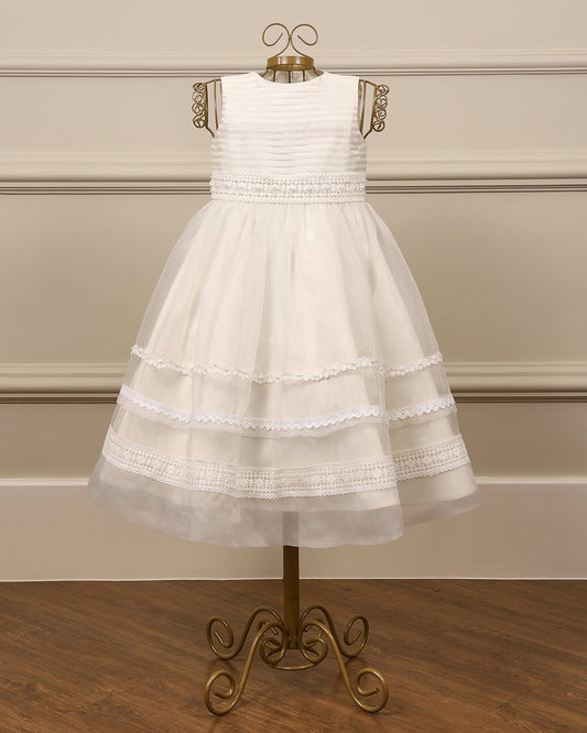 Vestido para daminha Brea branco perolado com organza, bordado de sianinha e laço nas costas da Etiquette