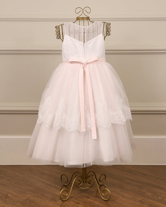 Vestido para daminha Margot branco com corpete em tule e renda, cristais, tule rosa em camadas e laço de cetim da Etiquette