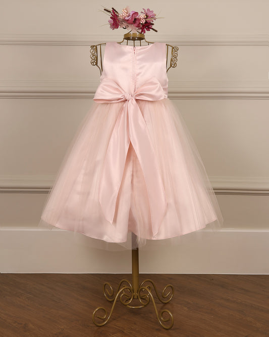 Vestido para daminha Rosie rosa claro midi em cetim com sobre saia em tule da Etiquette