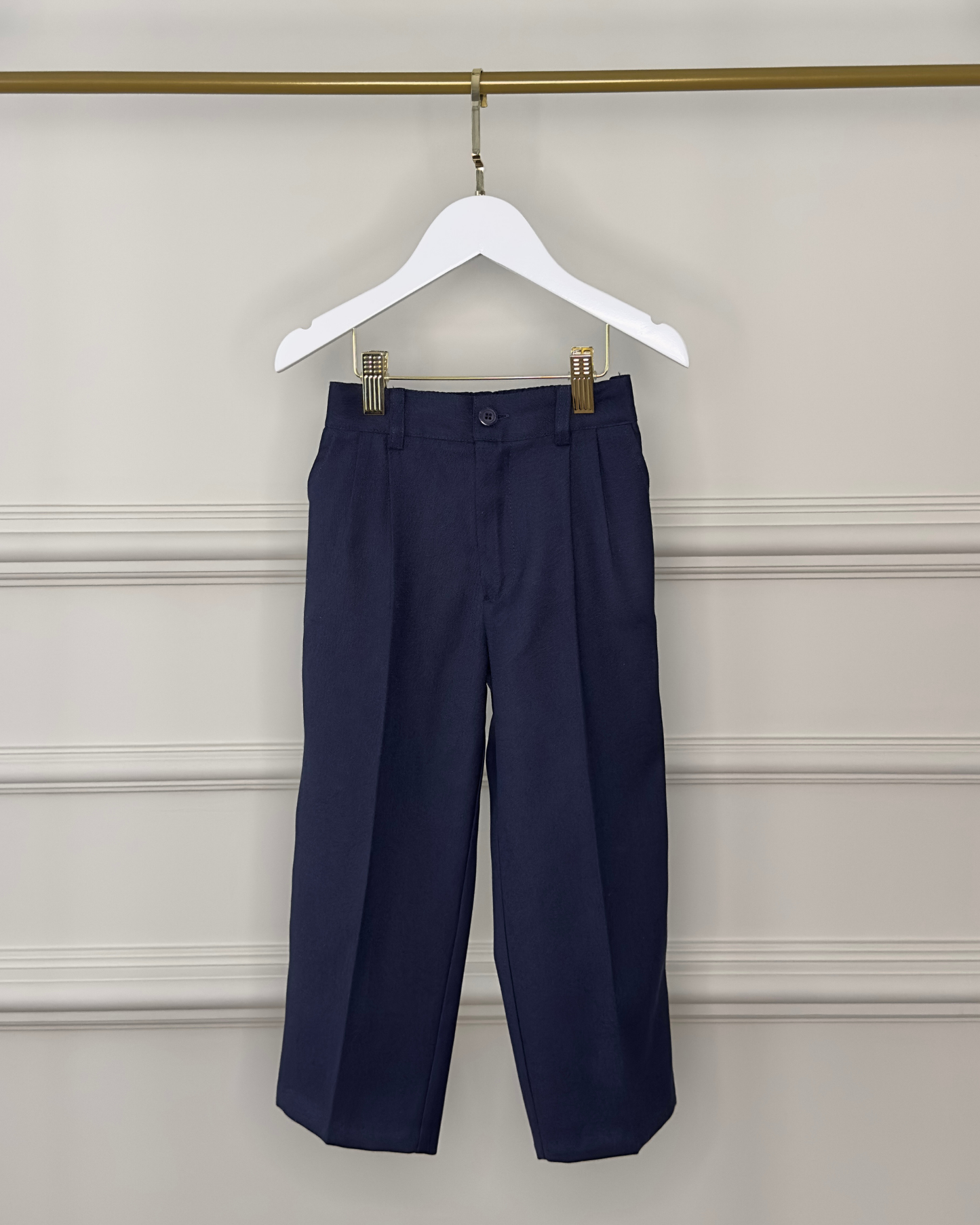 Calça social infantil azul marinho para pajem da Etiquette. Elegante para cerimônias formais.