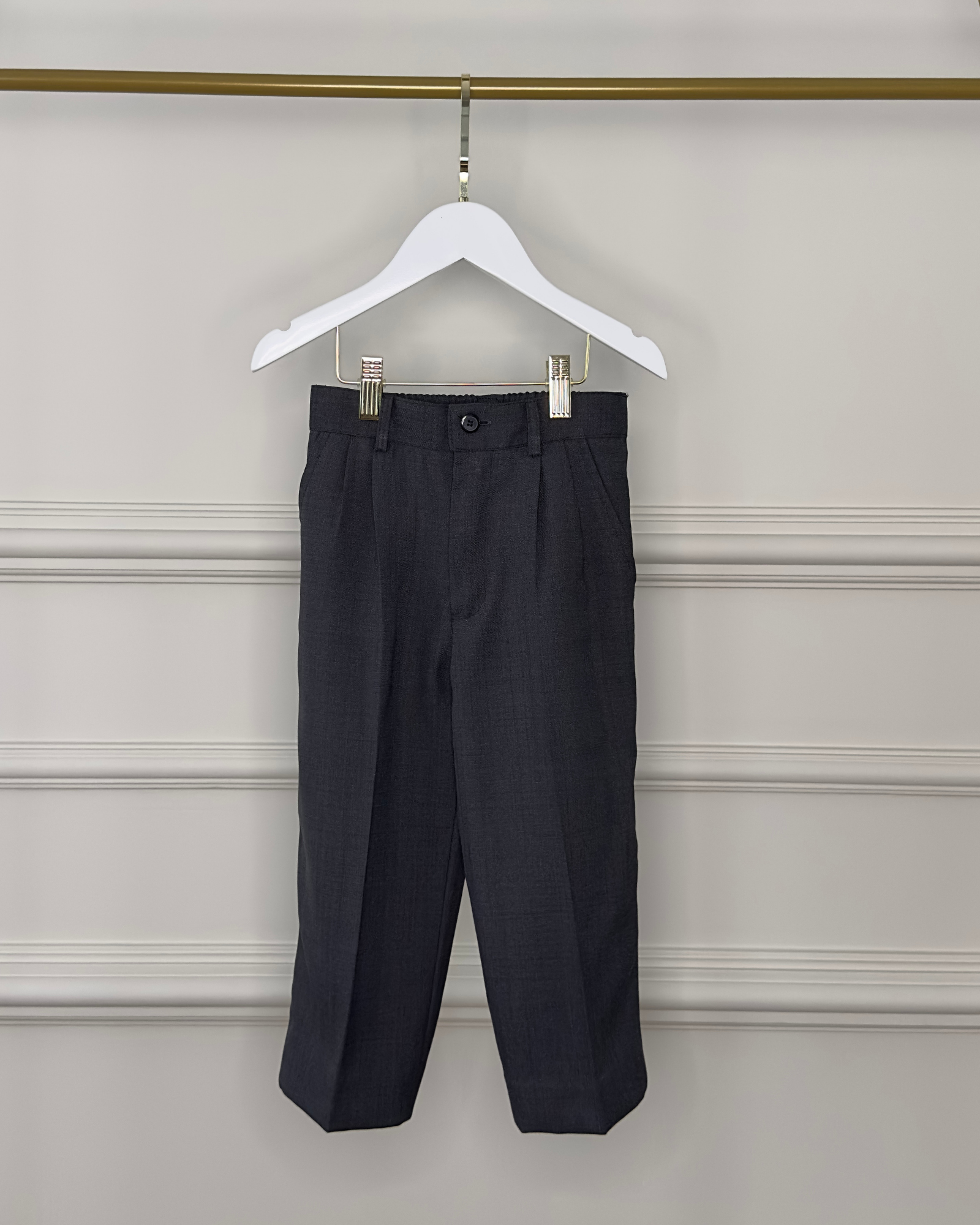 Calça social infantil azul marinho para pajem da Etiquette. Elegante para cerimônias formais.