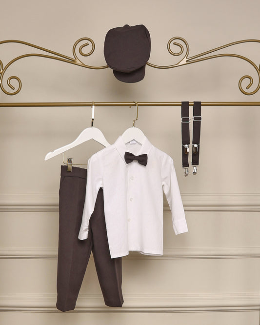 Calça infantil cinza para pajem, com corte alfaiataria reto e elástico na cintura. Moderna, elegante e confortável para casamentos e festas.