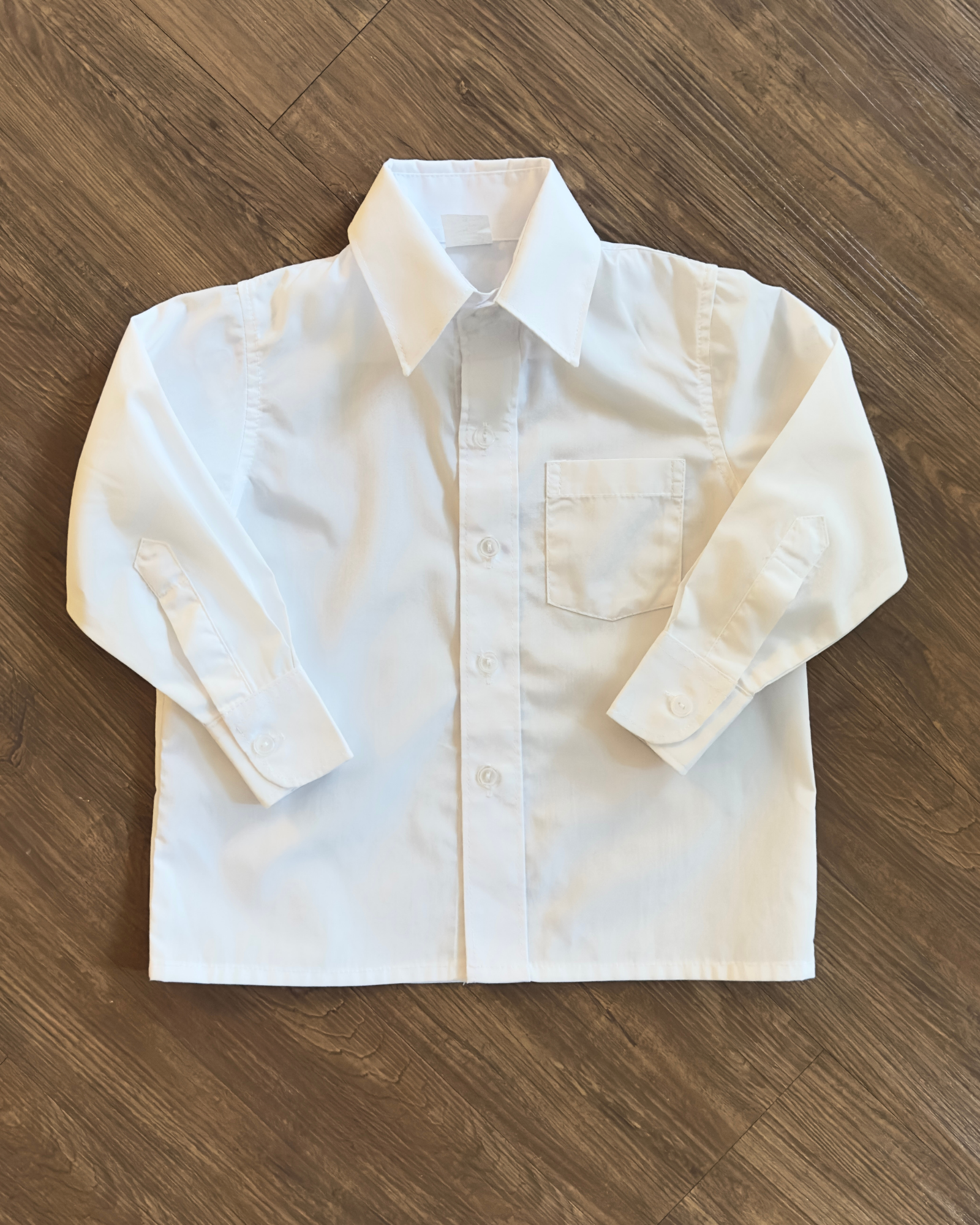 Camisa social branca Etiquette, perfeita para pajens de casamento elegantes