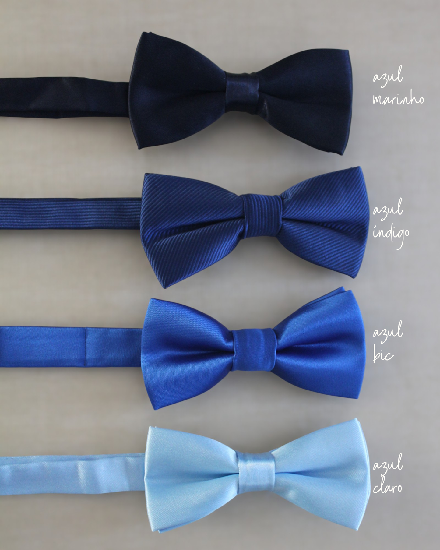 Gravatinha borboleta infantil em cetim nos tons de azul, com regulagem no pescoço. Acessório elegante para pajens.
