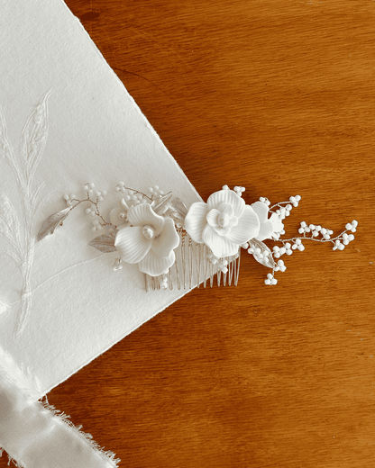 Pente com flor em porcelana para noivas