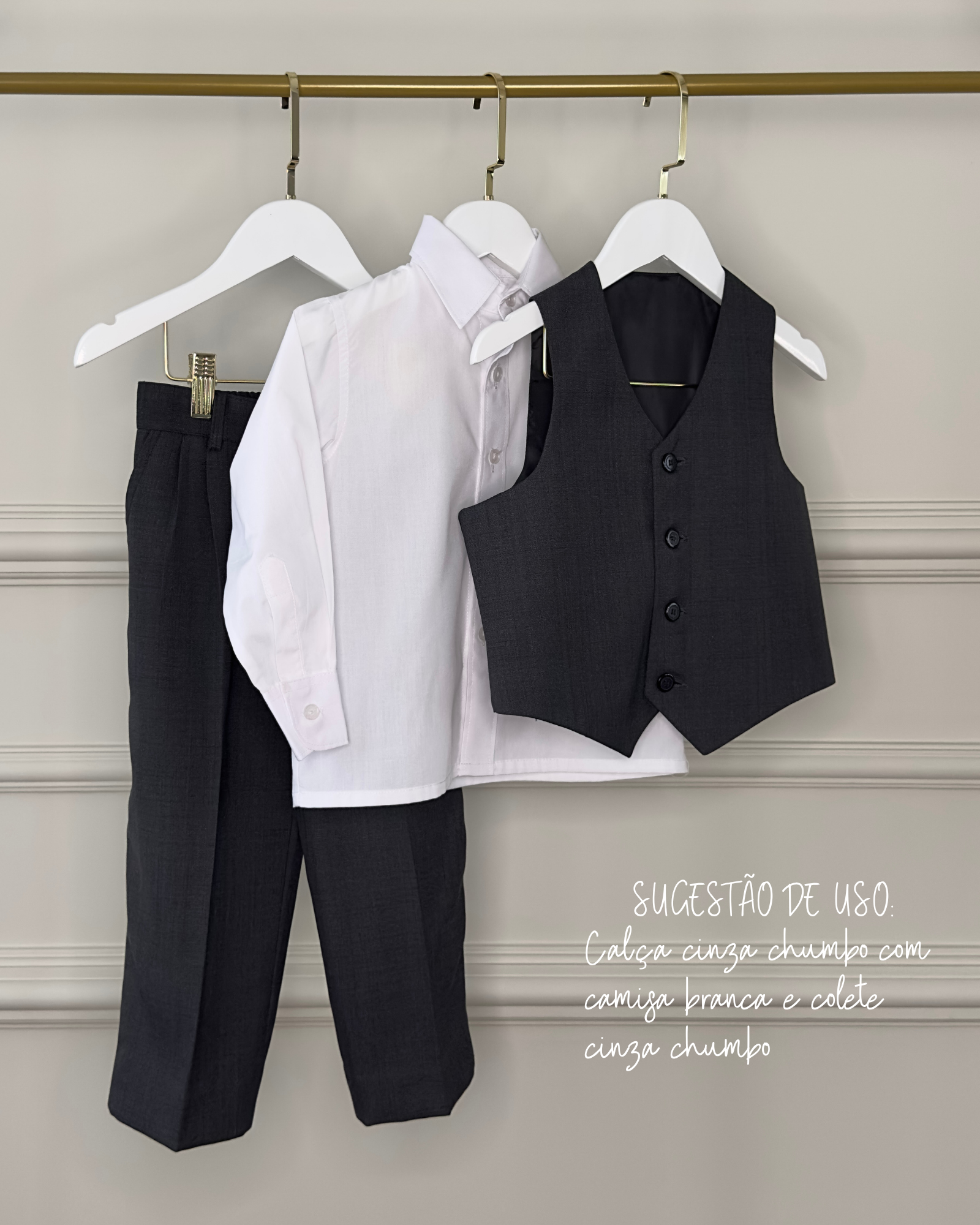 Sugestão de uso para pajens Etiquette, calça social com camisa branca e colete social