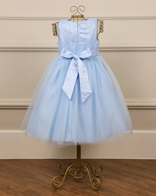 Vestido infantil Cindy azul claro com tule de brilho, laço nas costas e decote transpassado da Etiquette