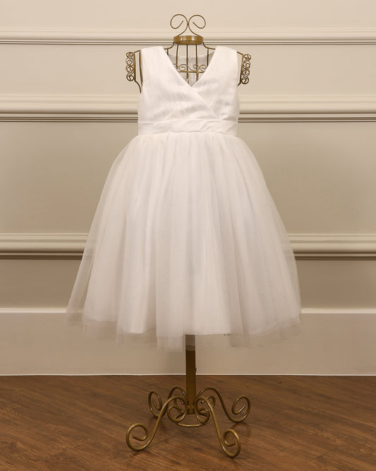 Vestido para daminha Cindy branco perolado com tule de brilho, decote V e laço nas costas da Etiquette