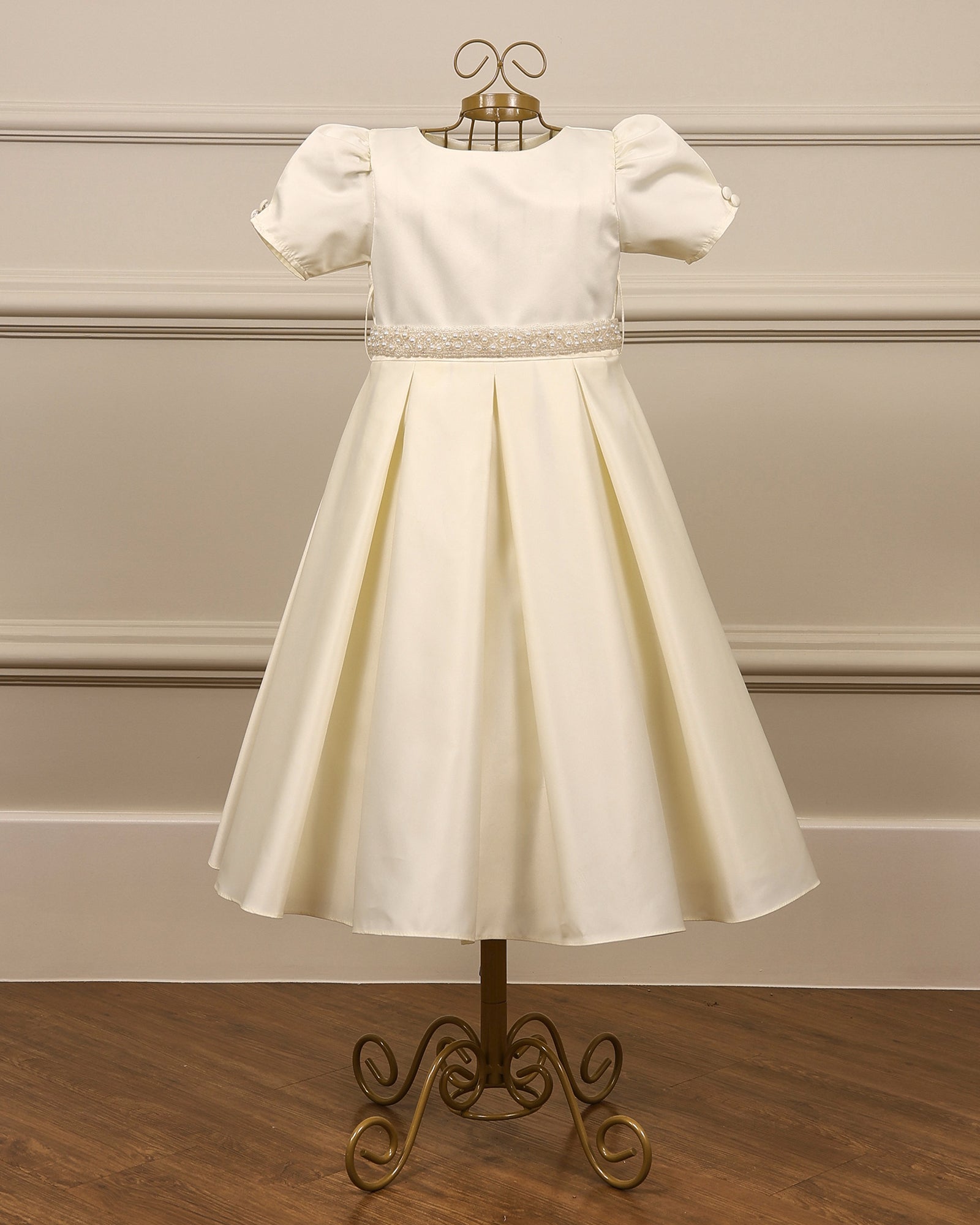 Vestido para daminha Kate creme com pregas, mangas bufantes e botões forrados da Etiquette