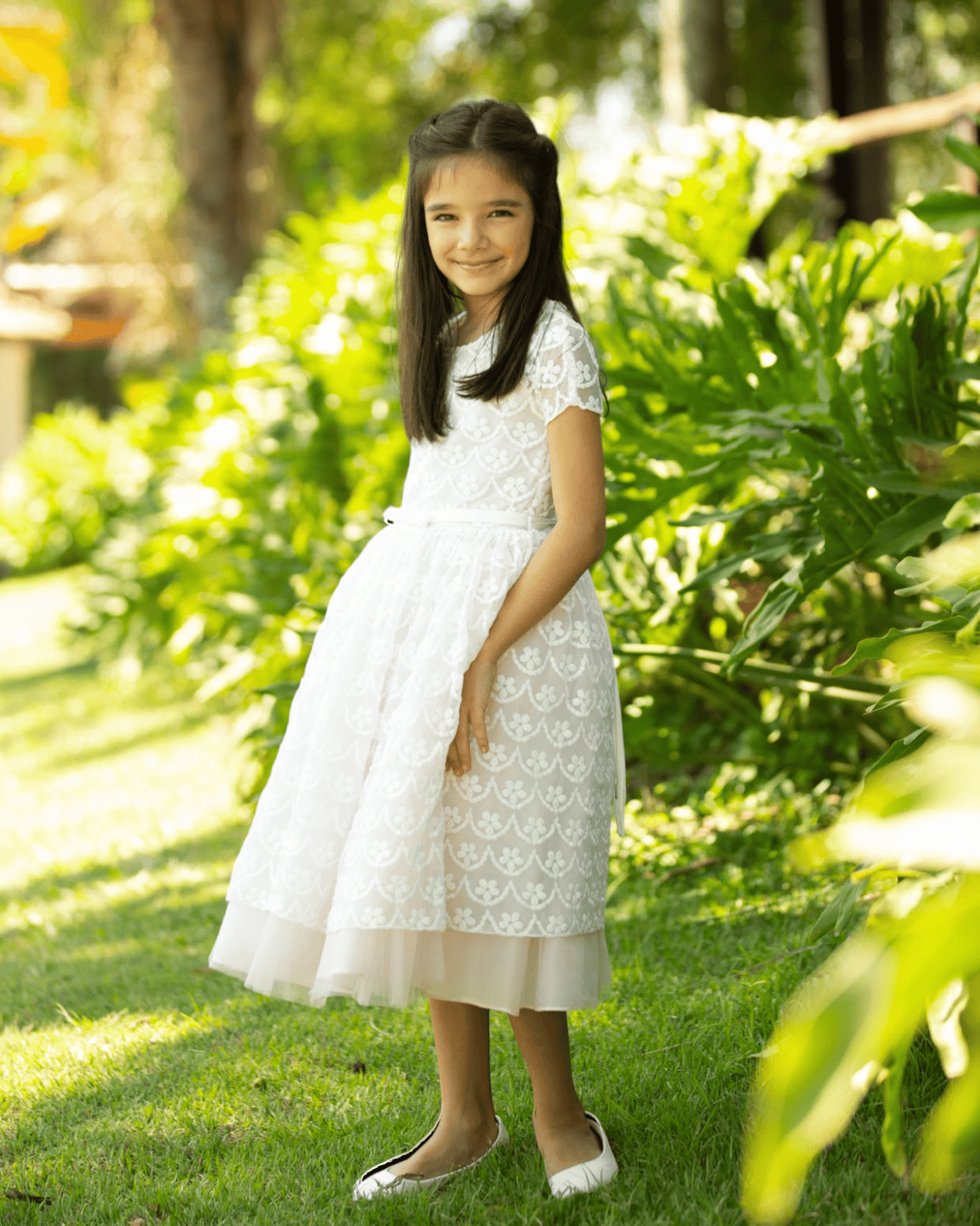 Vestido para daminha Leah champagne com renda de algodão, manga japonesa, laço chanel e saia com tule da Etiquette