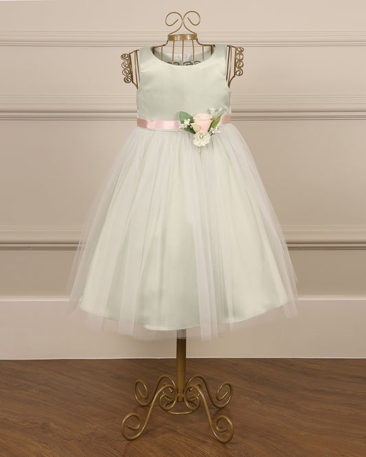 Vestido para daminha Rosie verde midi em cetim com sobre saia em tule da Etiquette com detalhe para as costas com zíper e laço