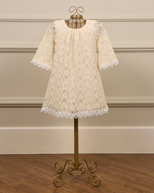 Vestido para daminha Sammy em renda de algodão champagne com sianinha branca e mangas 3/4 da Etiquette
